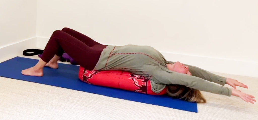 AVITA YOGA ONLINE - relaxing and stretch overhead while your spine is supported. Engaging and therapeutic